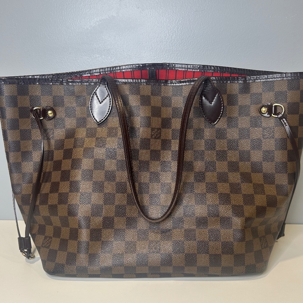 Louis Vuitton Neverfull MM Damier Red Interior